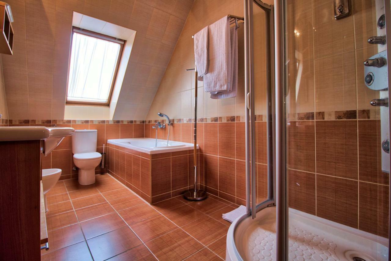 Palazzo Wellness Villa Eger Bagian luar foto