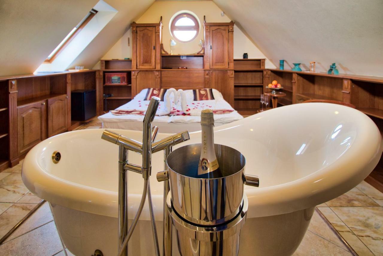Palazzo Wellness Villa Eger Bagian luar foto