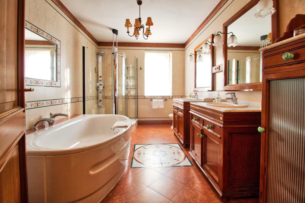 Palazzo Wellness Villa Eger Bagian luar foto