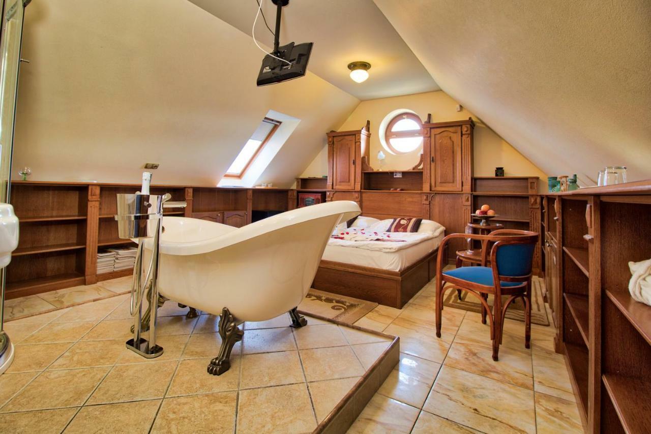 Palazzo Wellness Villa Eger Bagian luar foto