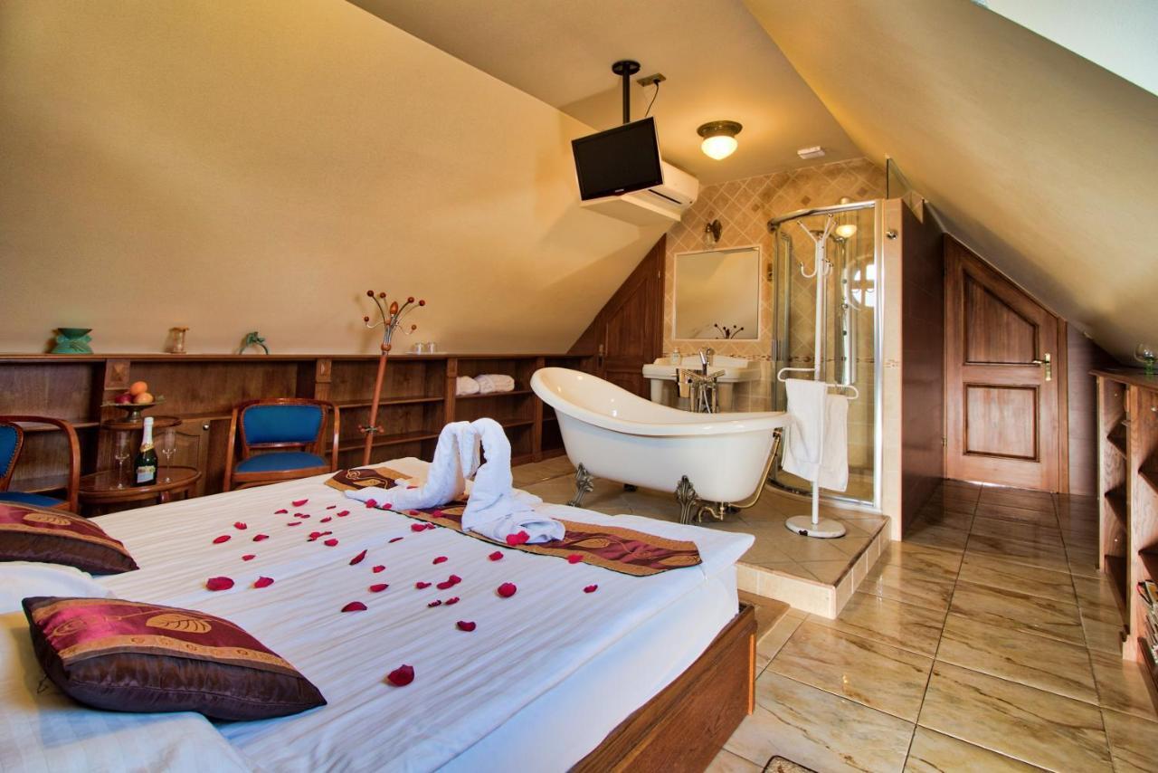 Palazzo Wellness Villa Eger Bagian luar foto